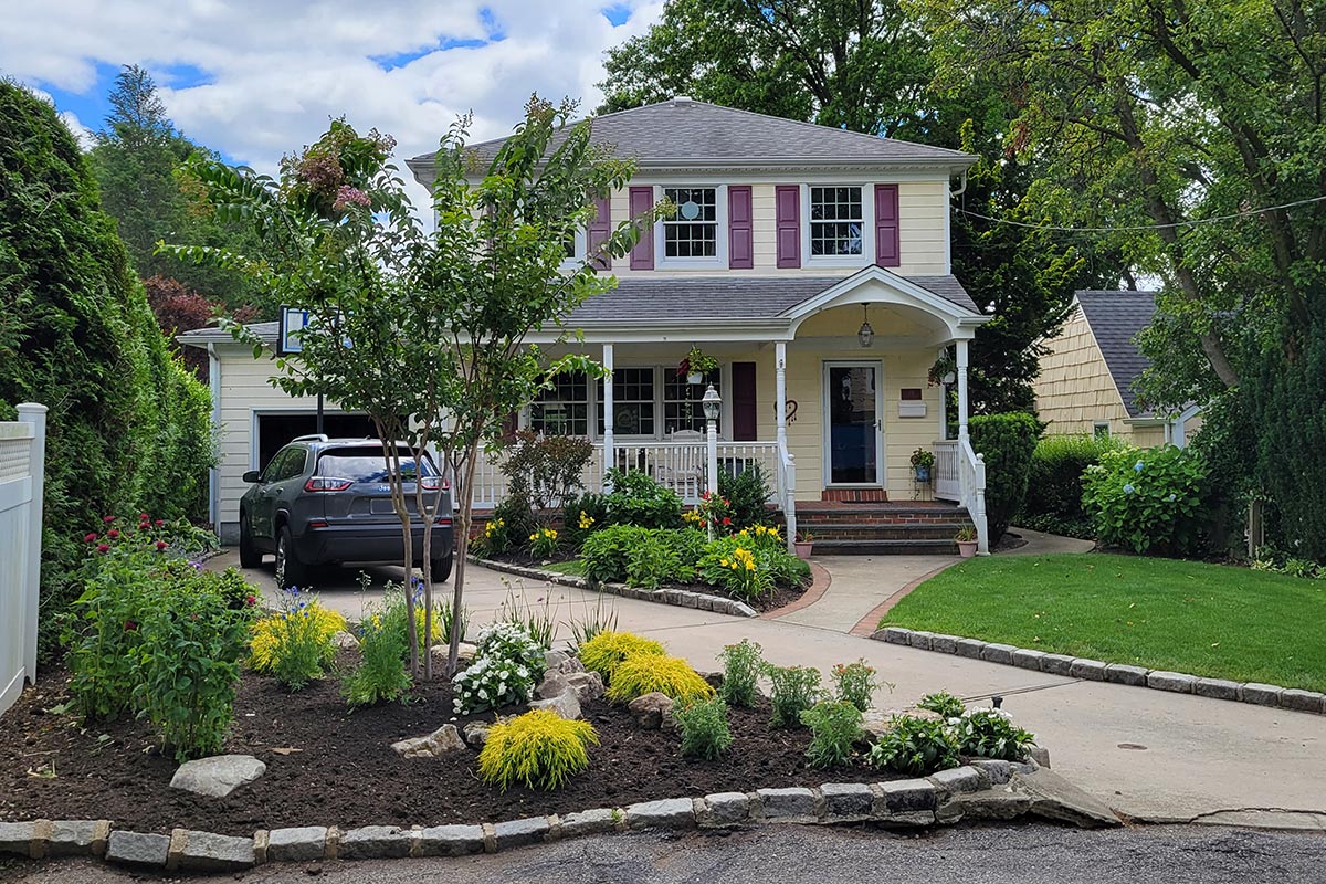 Long Island Landscapers Dom's Landscaping,Inc Residential